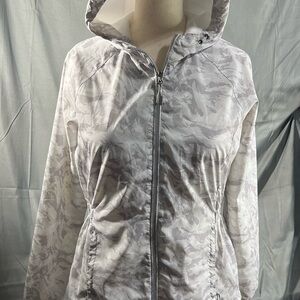 New Balance Women's Gray Camouflage  lightweight Jacket size medium